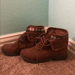 arizona shoes/ short boots